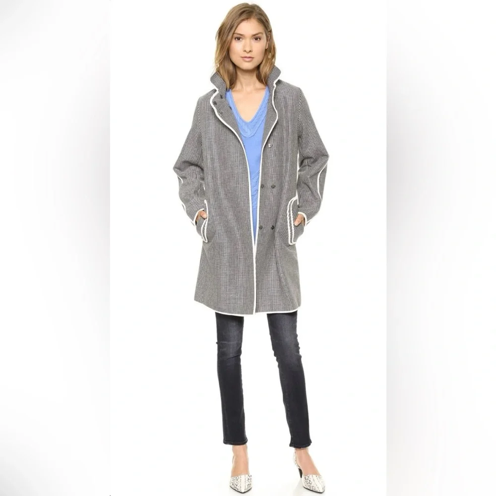 0'2nd Grande Check Classic Coat as seen on Meghan
Markle - Picture 7 of 14